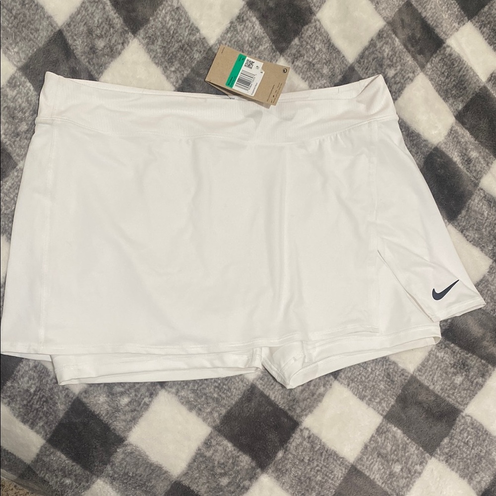 Nike Women's White Athletic Skorts